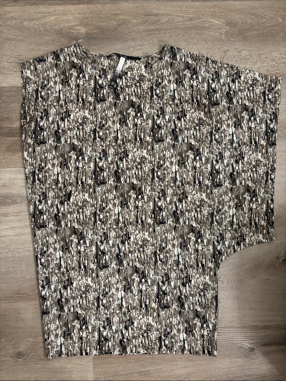 Kensie Neutral Pattern Knit Short Dress w/ Drape Sleeve - Sz S